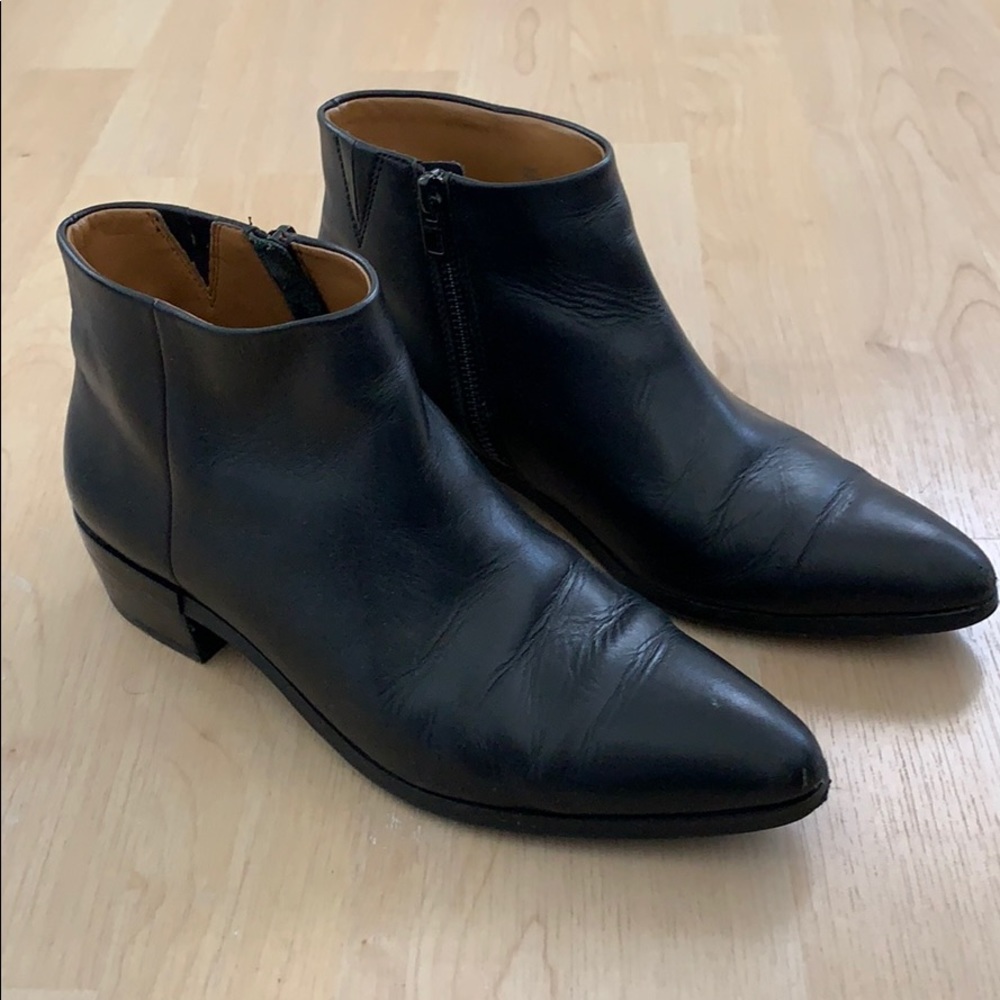 COACH SZ 8 BLK LEATHER BOOTIES